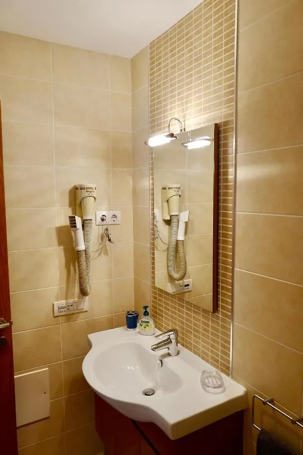 3-Bed Apartment In Town Centre With Beach Access! Tavira